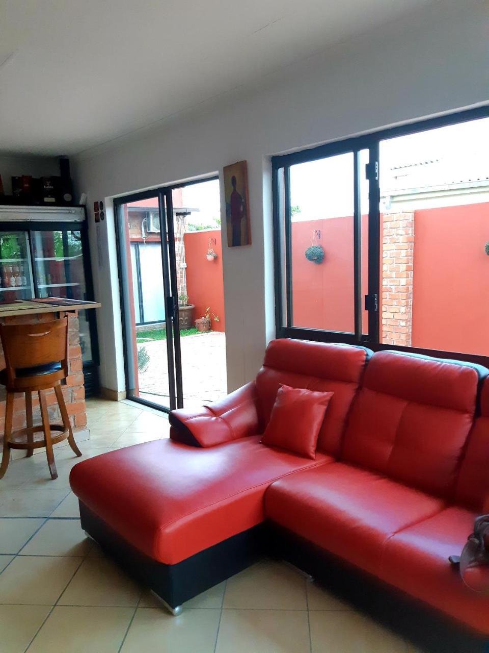 Niilo'S Guesthouse Rundu Exterior foto